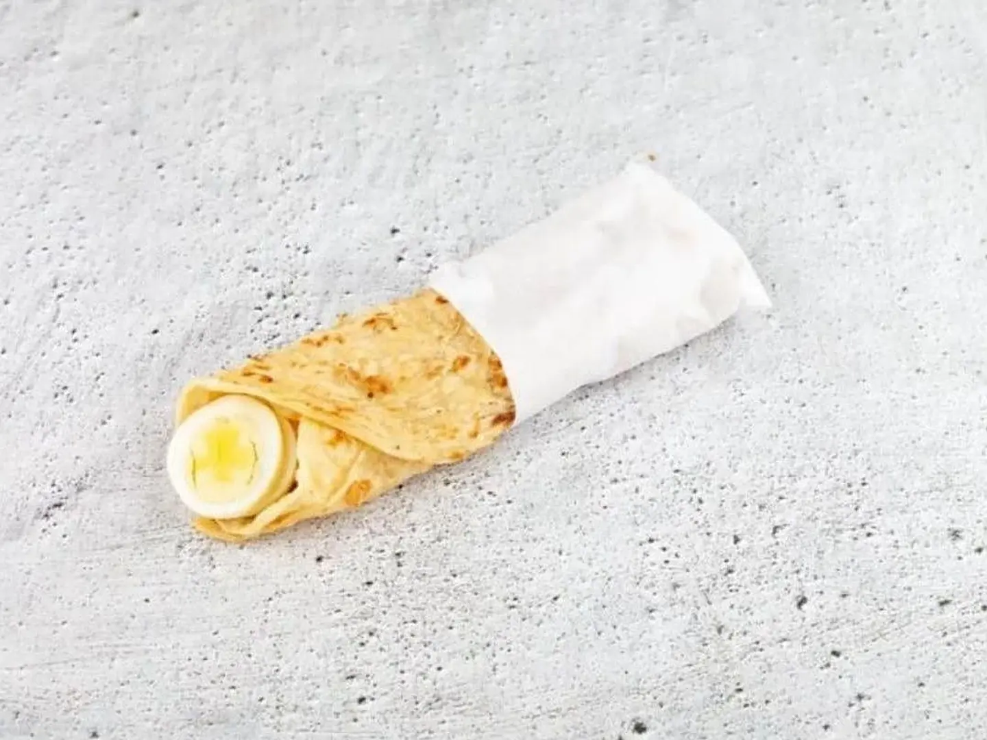 شباتي بيض مسلوق بالقشطة