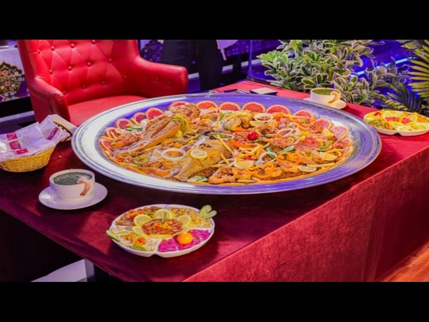 تبسي وليمة كبير( يكفي 8أفراد )