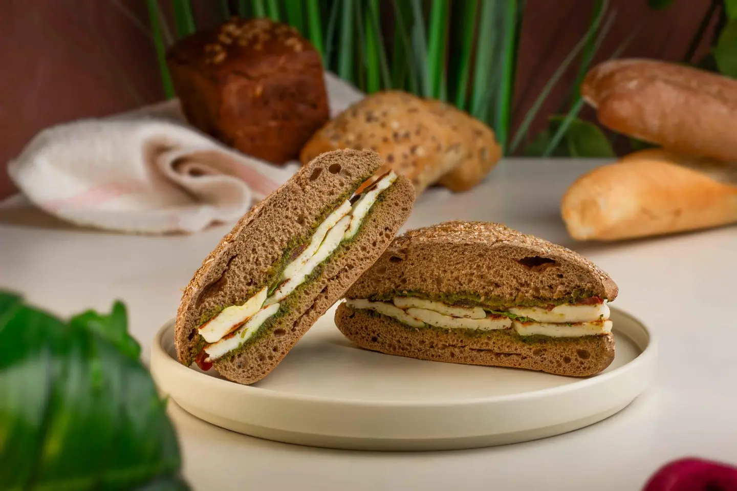 Grilled Halloumi Sandwich   White/Dark 90g