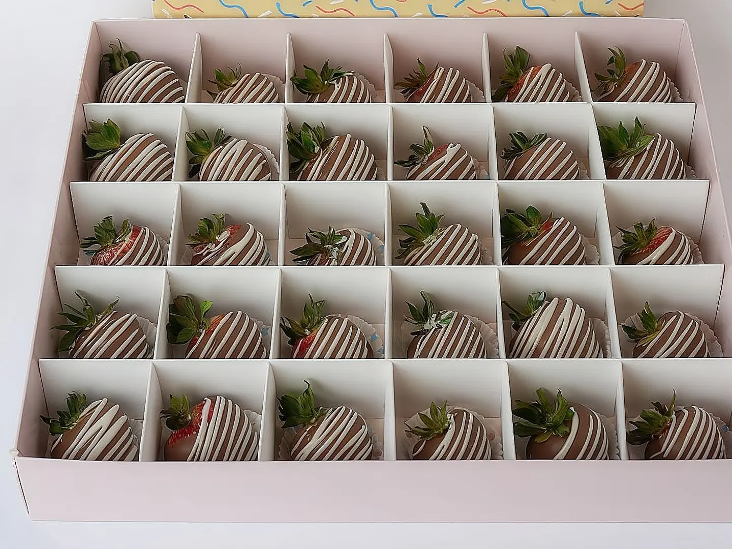 Strawberry Chocolate 30 Pieces