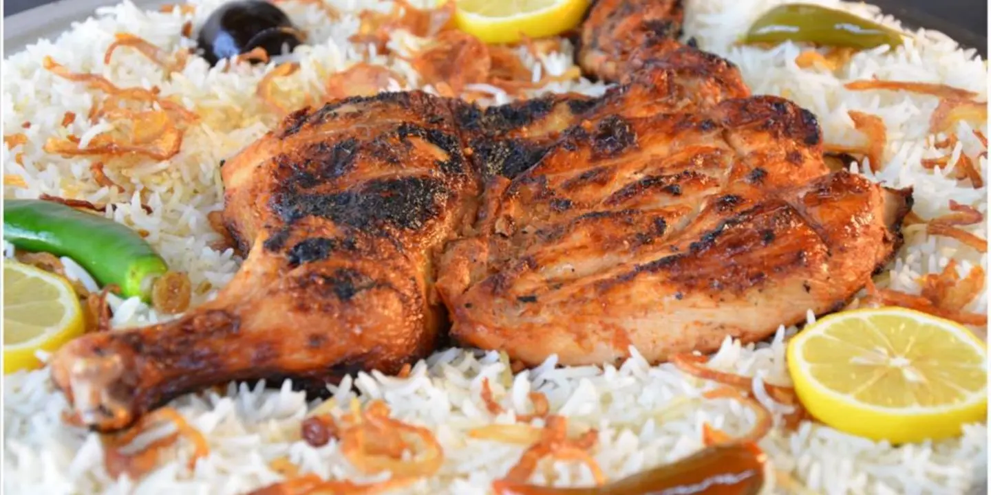 نص حبة دجاج  فحم مع الرز