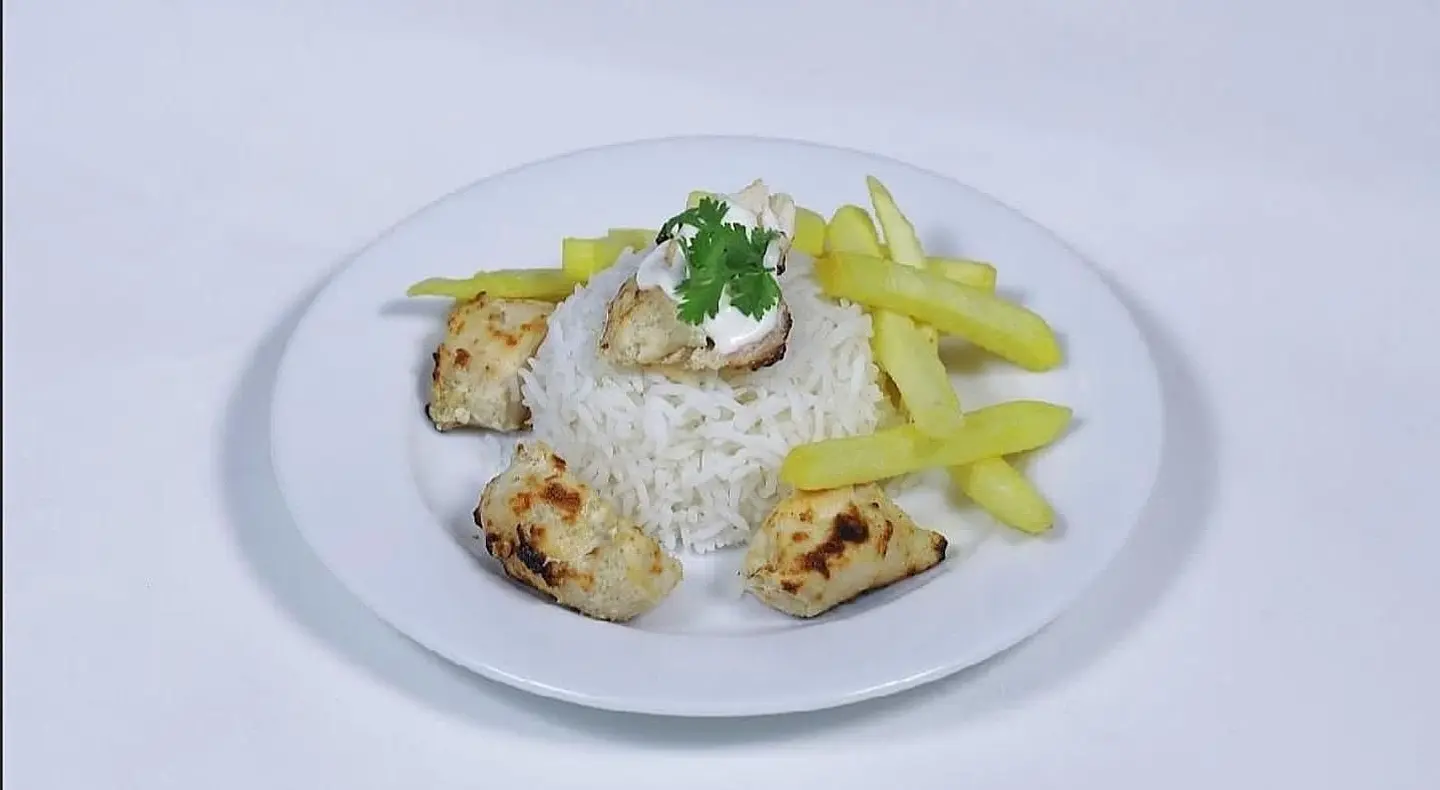 قطع دجاج ناجتس مع أرز