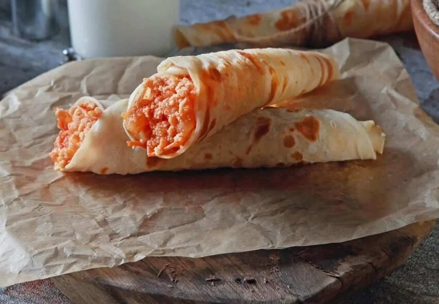 شباتي خبز على الصاج شكشوكه جبن