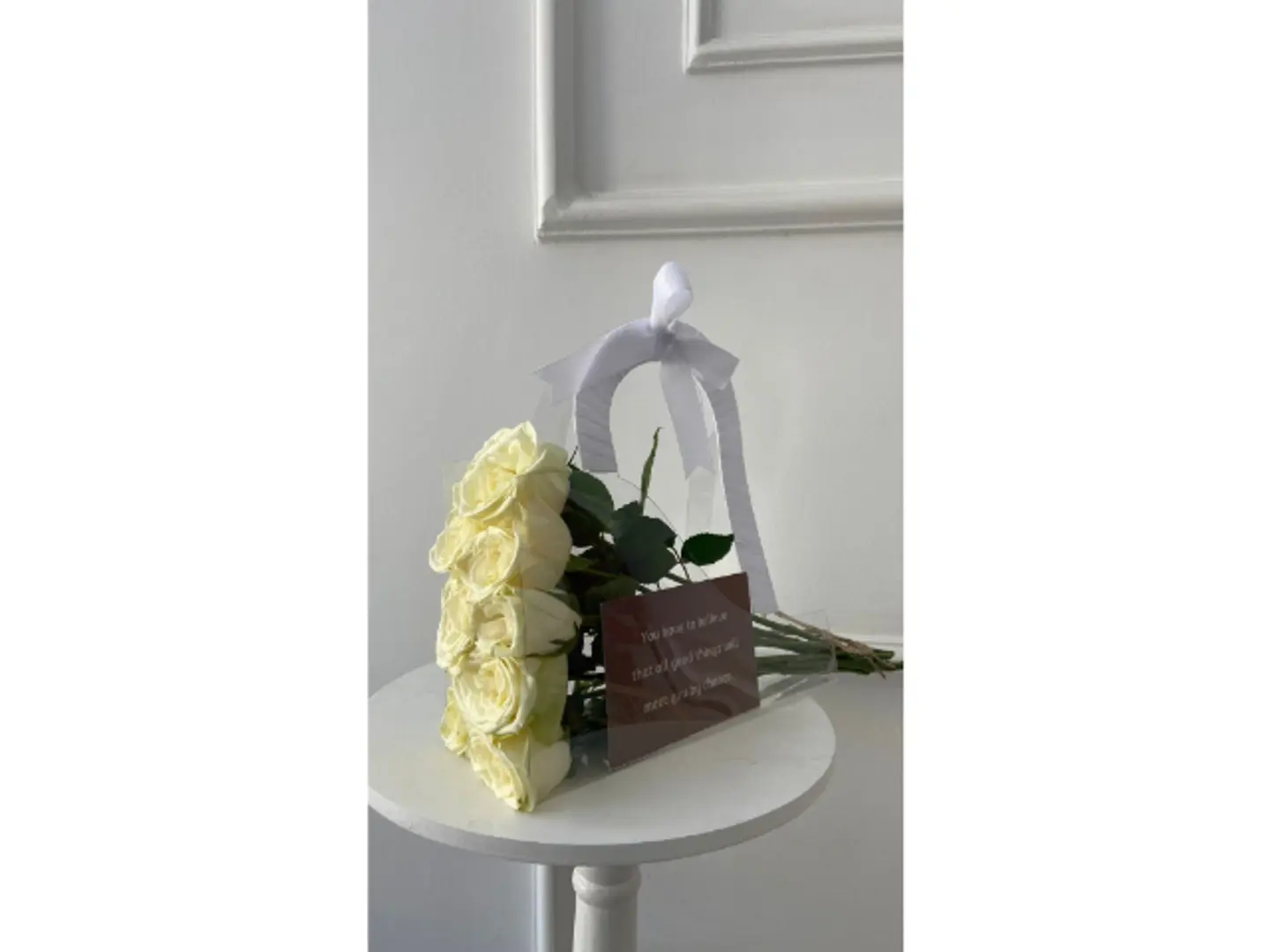 شنطة اكريلك حامل للورد جوري ابيض