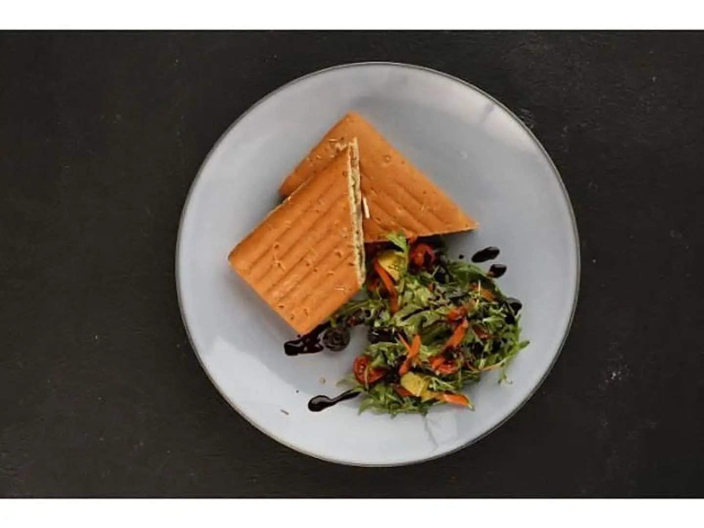 ساندويتش تونة حارة