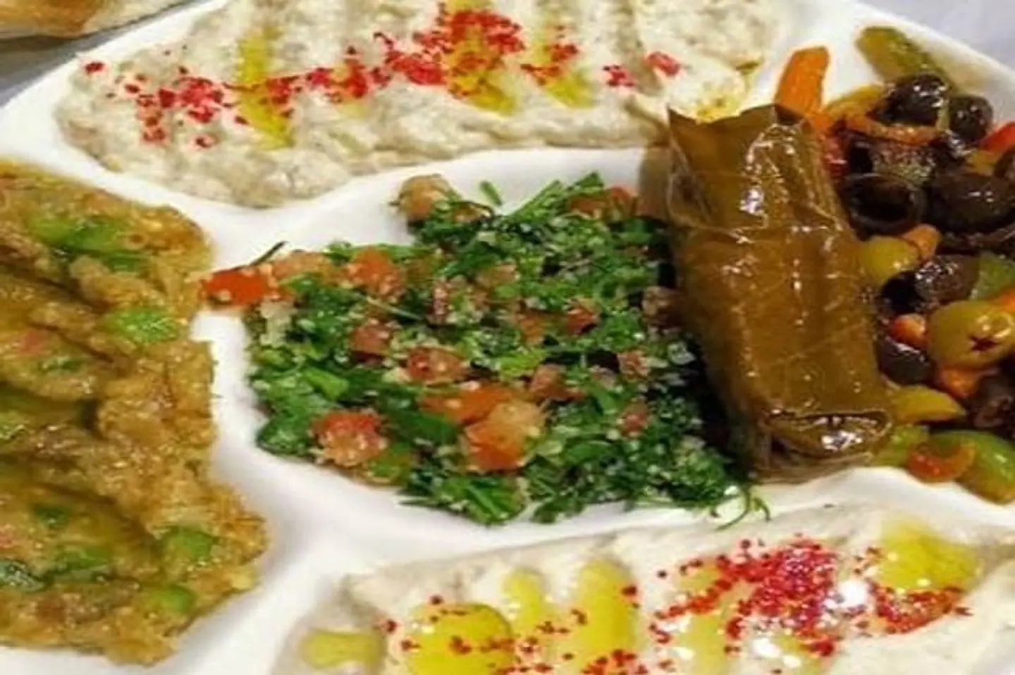 صحن مقبلات وسط