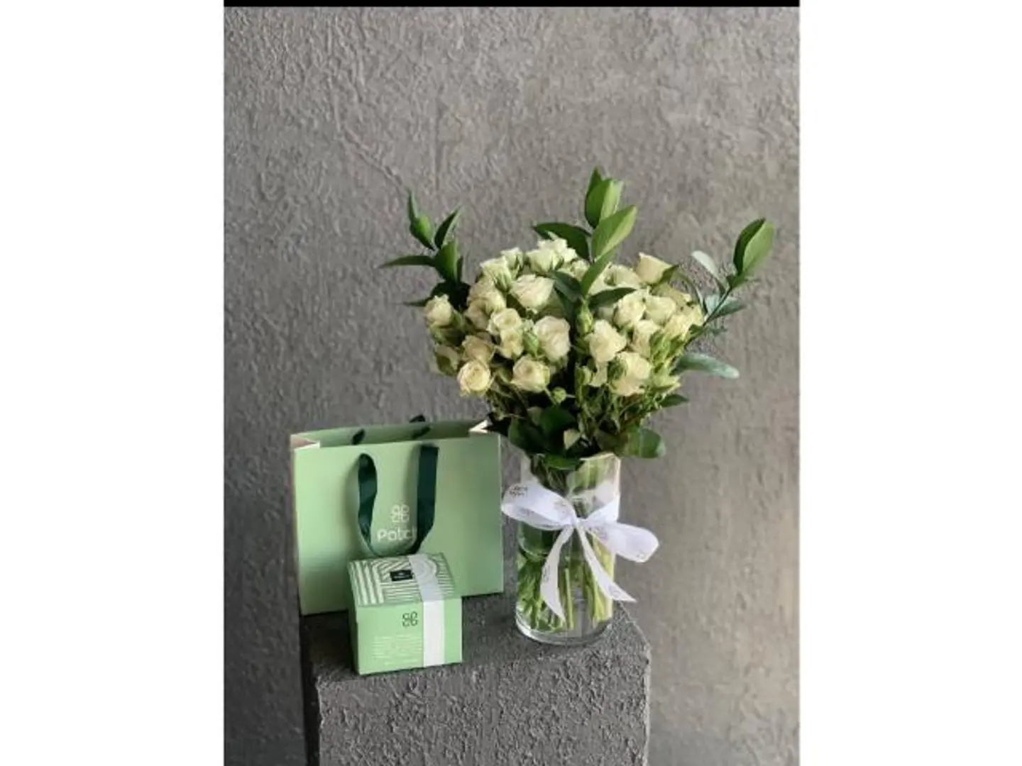 شوكولا مع فازه انيقه ومميزه