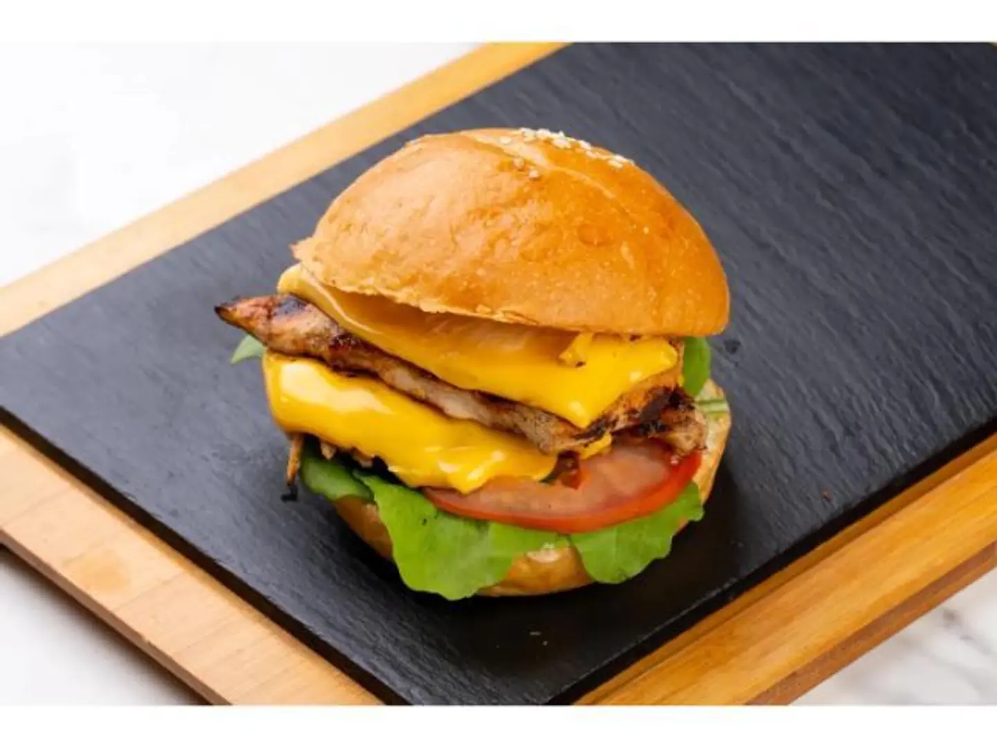 برجر دجاج بالجبنة دبل