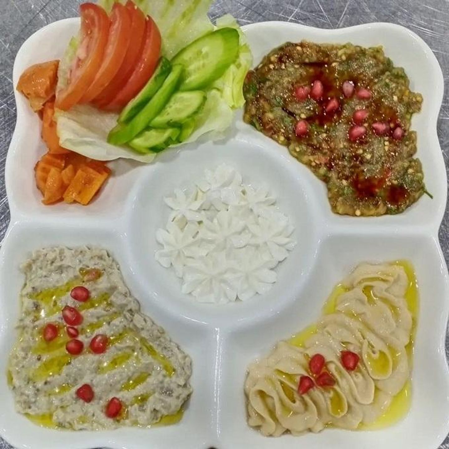 طبق مقبلات باردة مشكلة