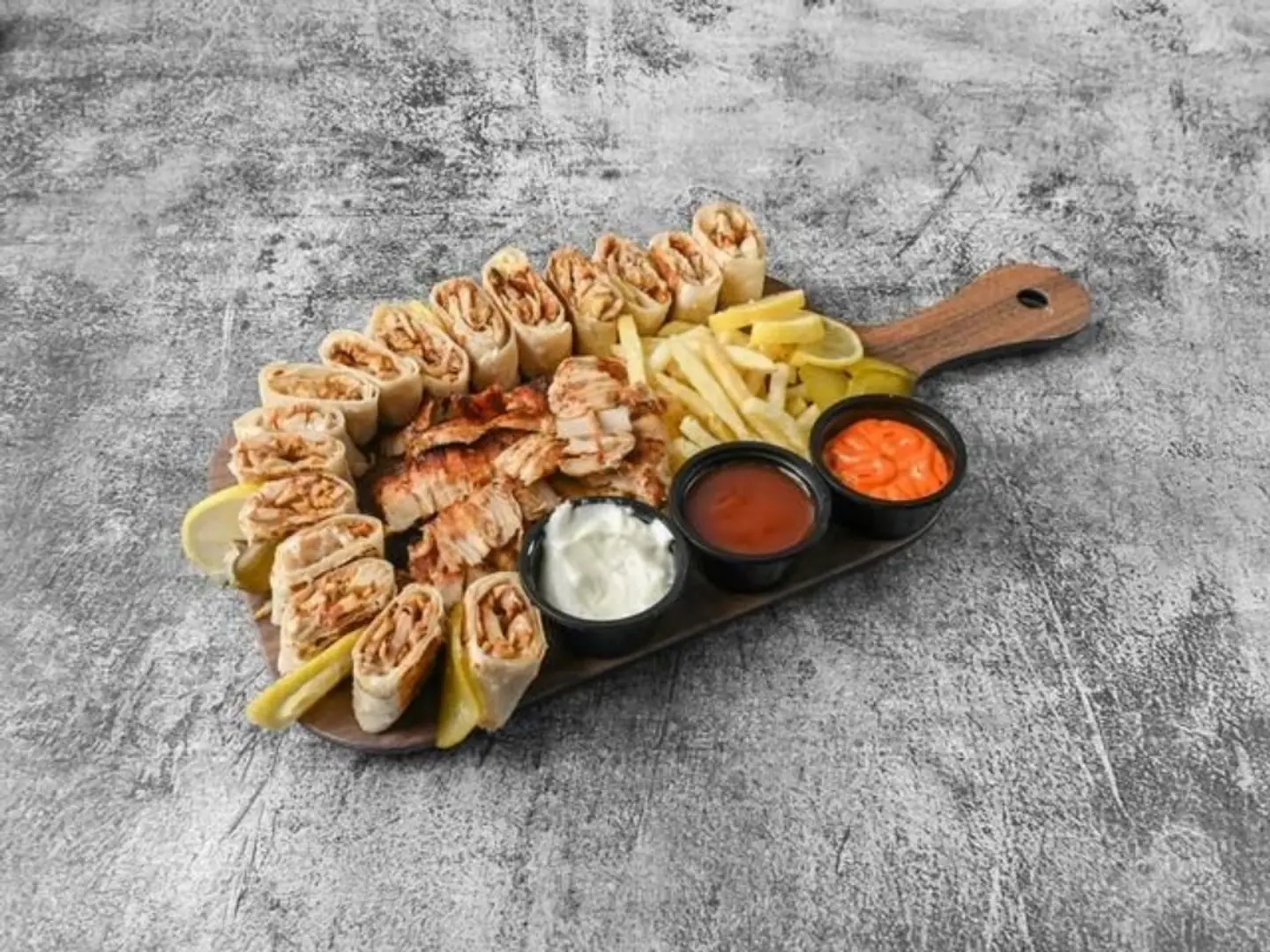 صحن شاورما دجاج لمة العائلة