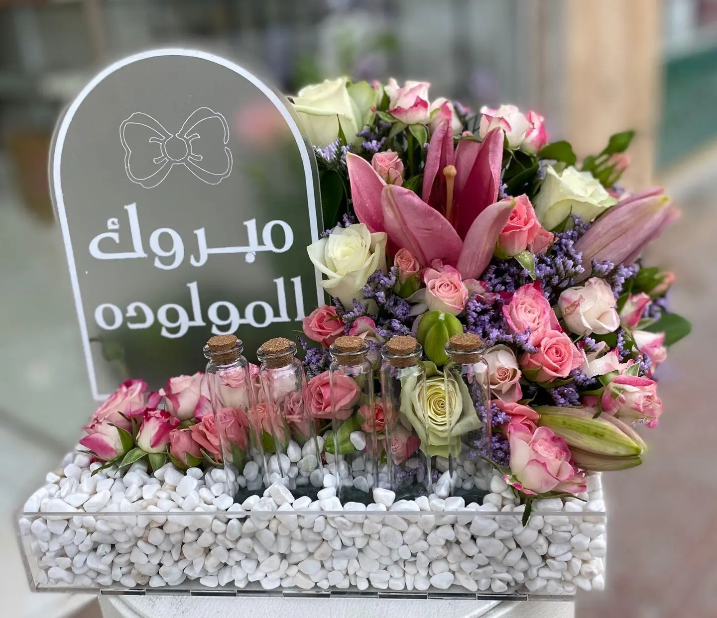 بكس اكرلك مع التغريسه والورد الطبيعي