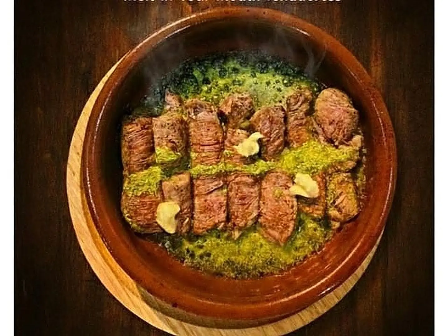 شرائح لحم ميداليون تندرلوين أنجوس مع البيستو