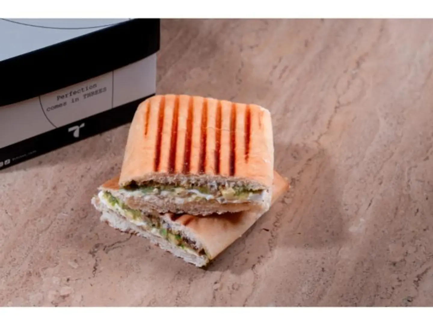 ساندوتش بيض أفوكادو