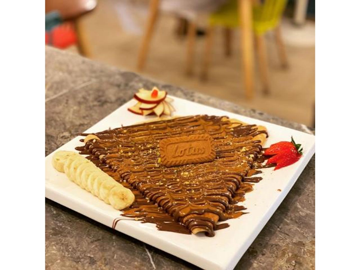 Crepe Lotus With Fruits