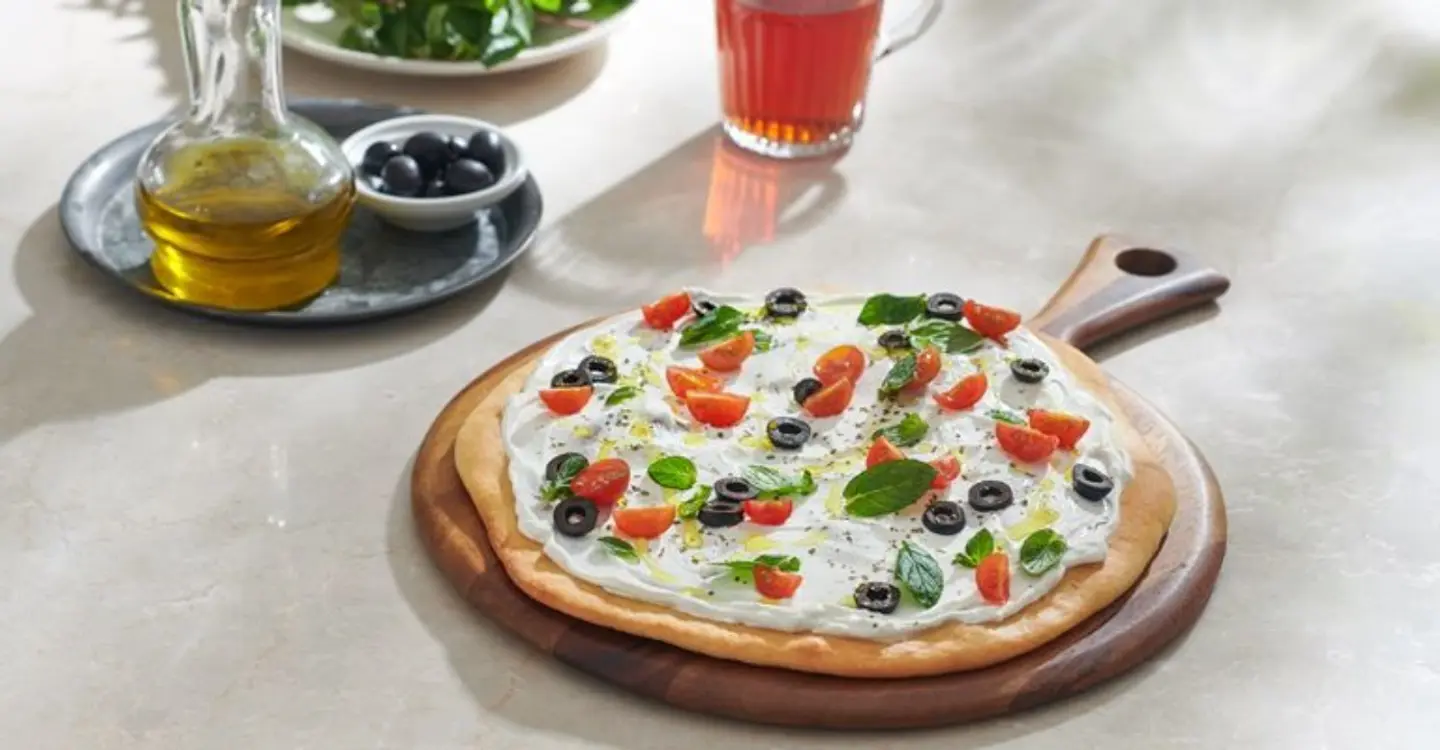 لبنة مع الخضار