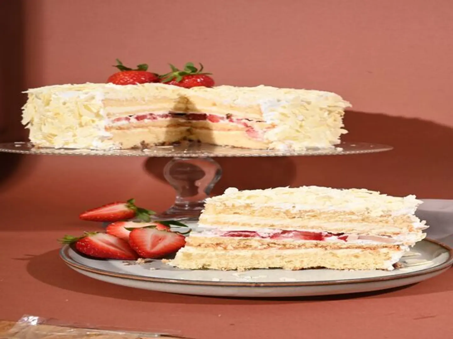 Vanilla Cake With Strawberry