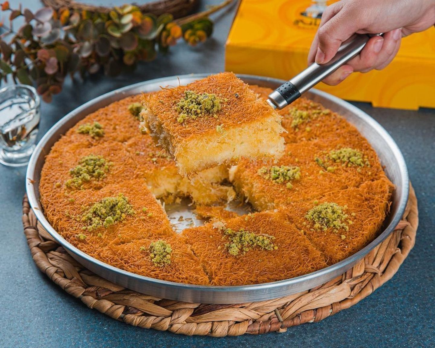 بين نارين قشطة - عائلي