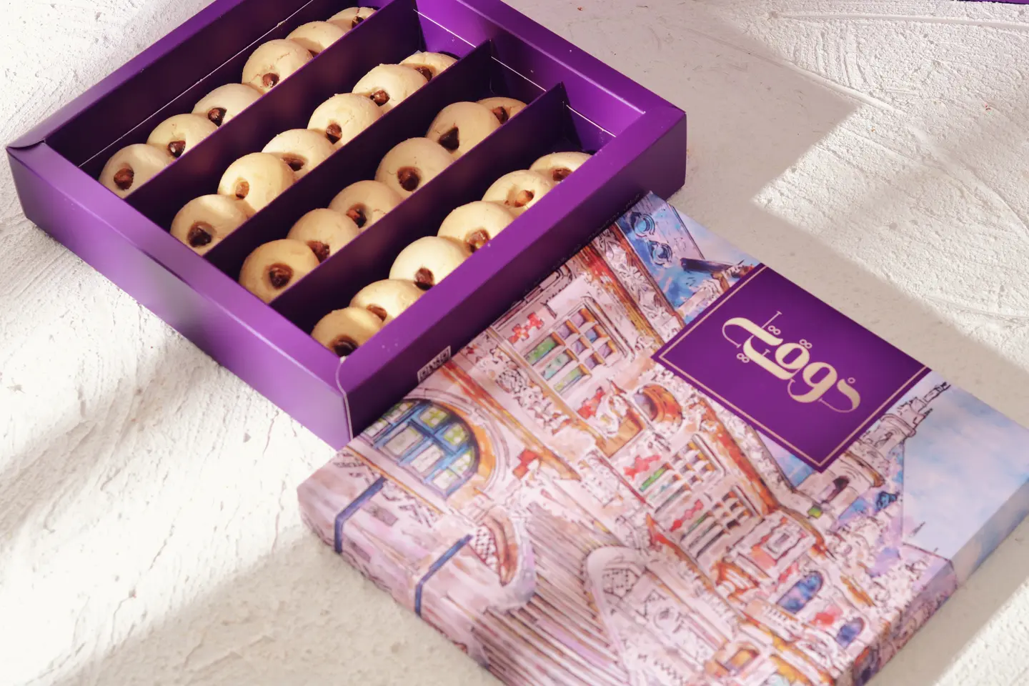غريبه فستق  - وسط