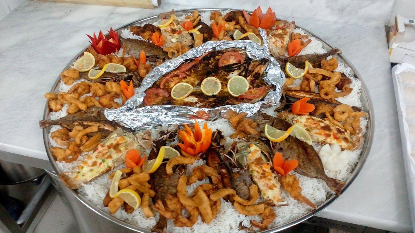 صحن غصن الزيتون وسط
