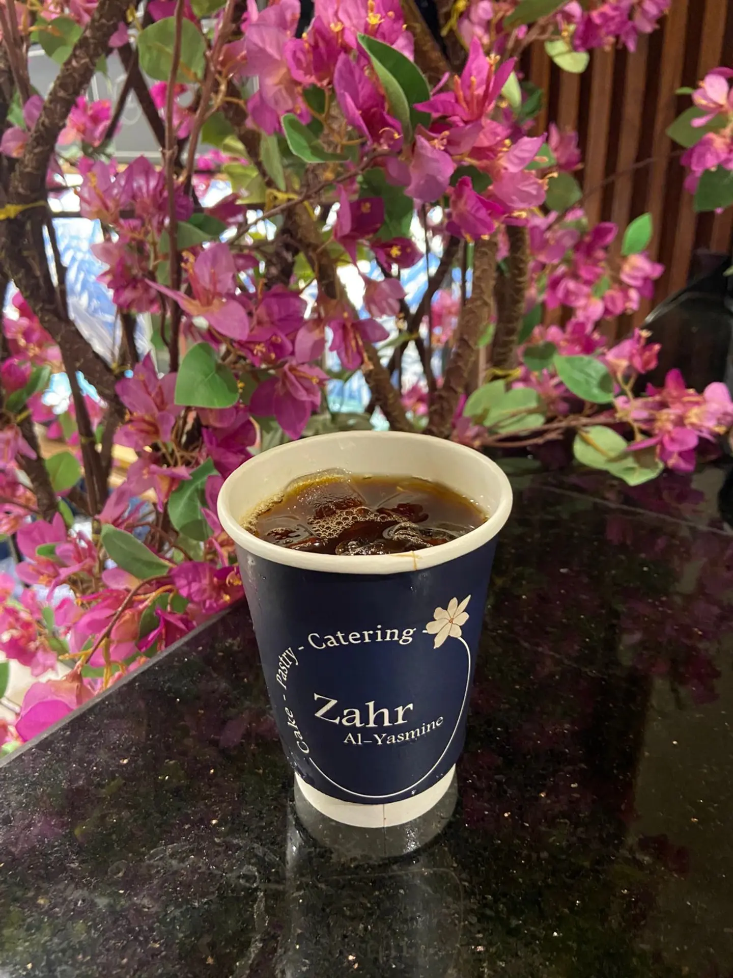 قهوة اليوم بارد كبير