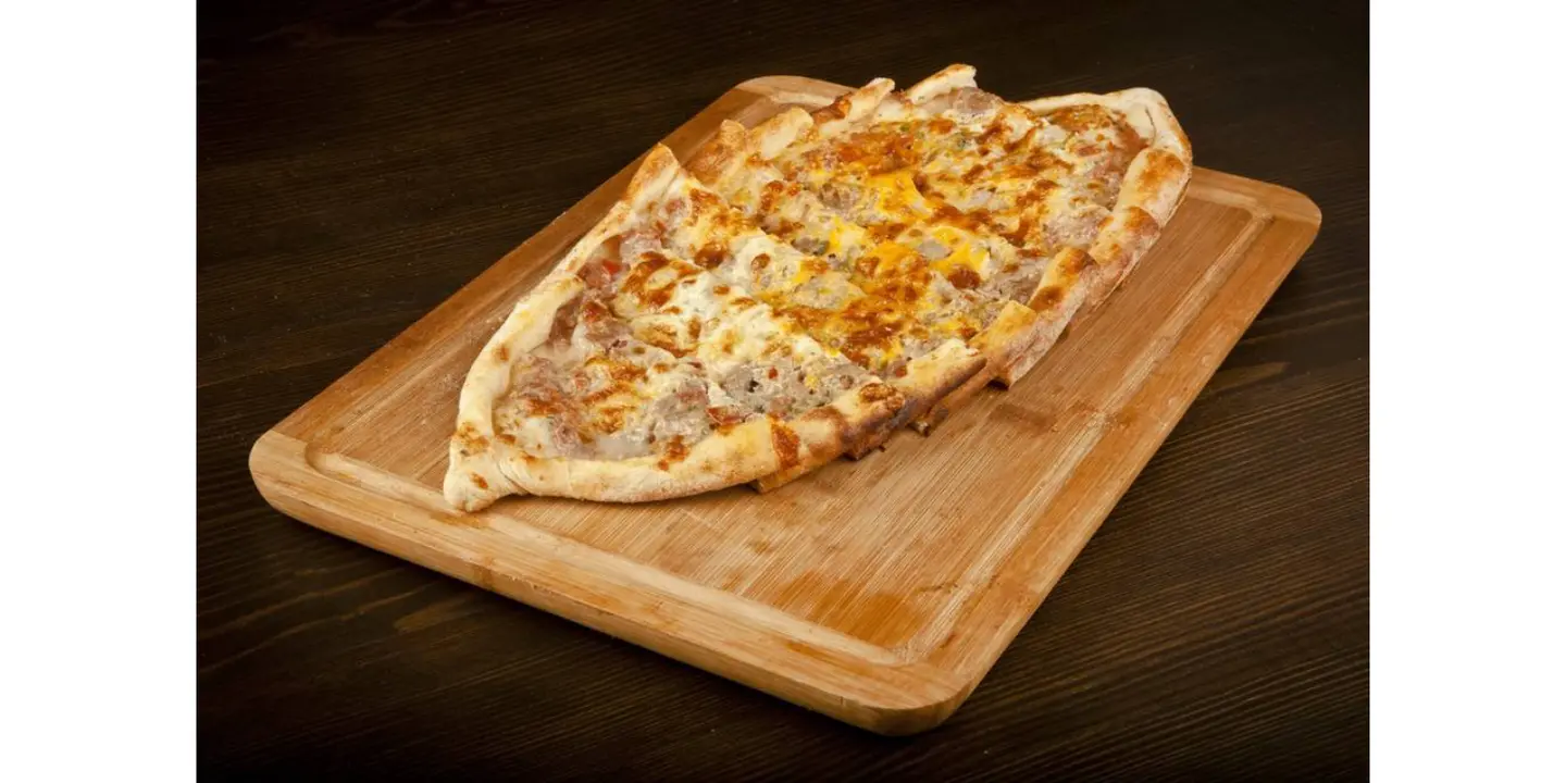 فطائر باللحم والجبن