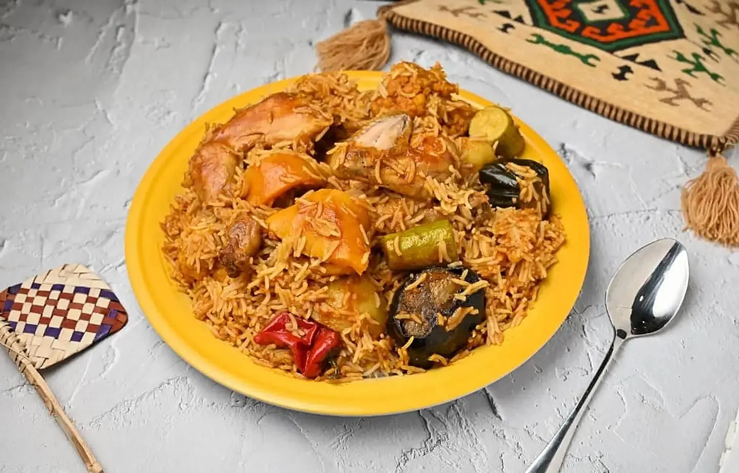 مقلوبة غارقة نصف حبة دجاجه
