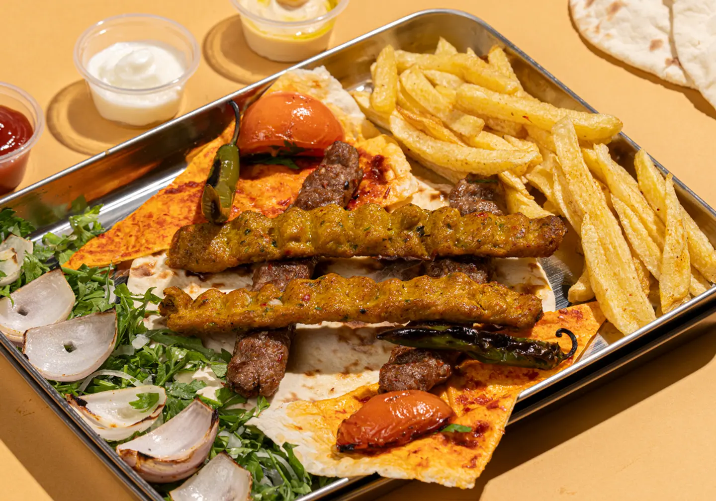 صحن كباب مشكل ( 4 أسياخ )