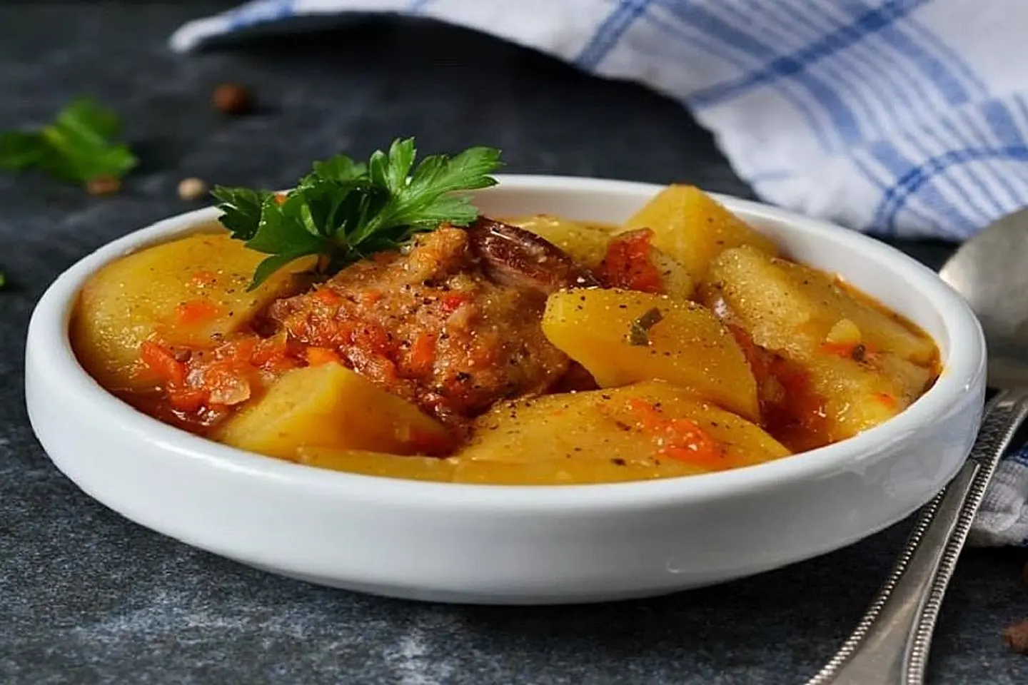 Potatoes With Tomato Sauce