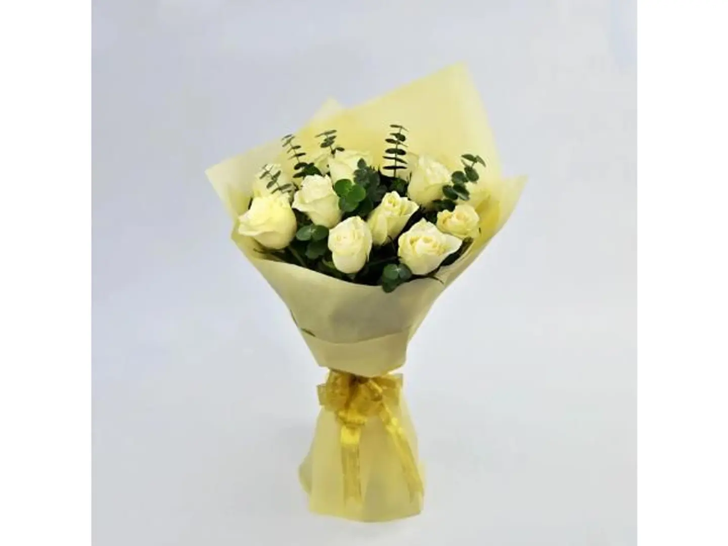 باقة ورود بيضاء أنيقة