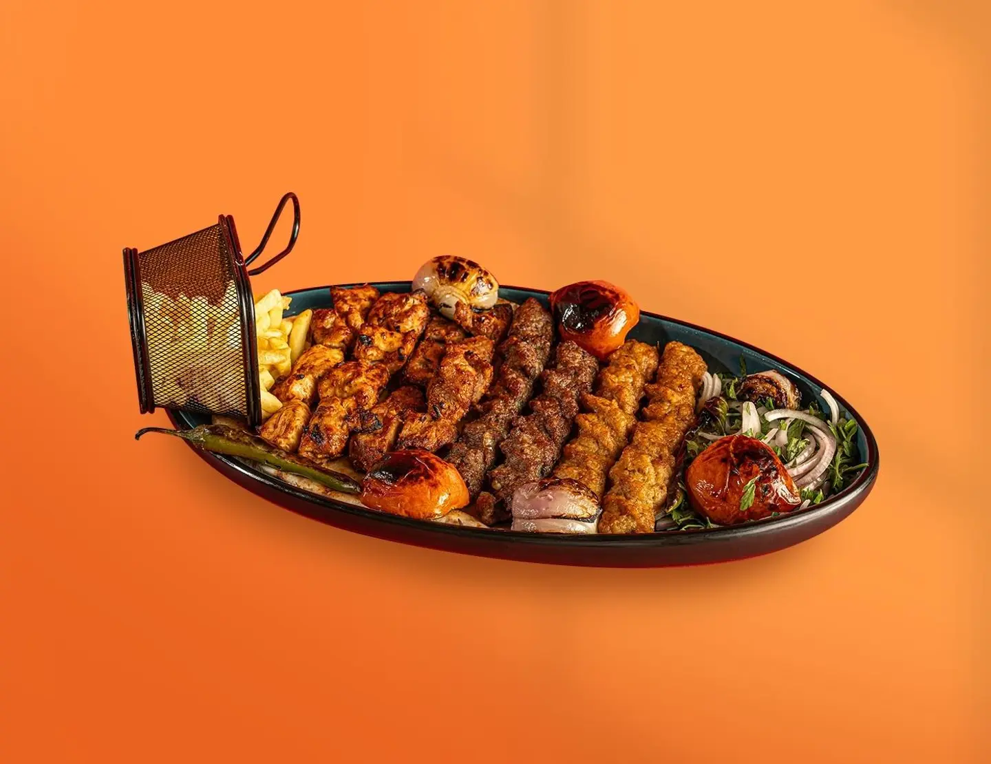 طبق مشويات نكهة الحطب ٨ سيخ