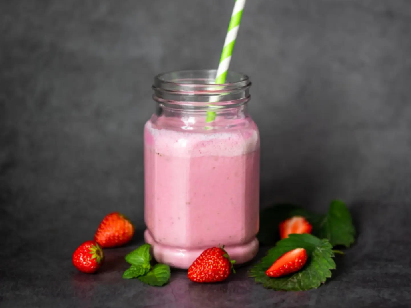 عصير حليب بالفراولة