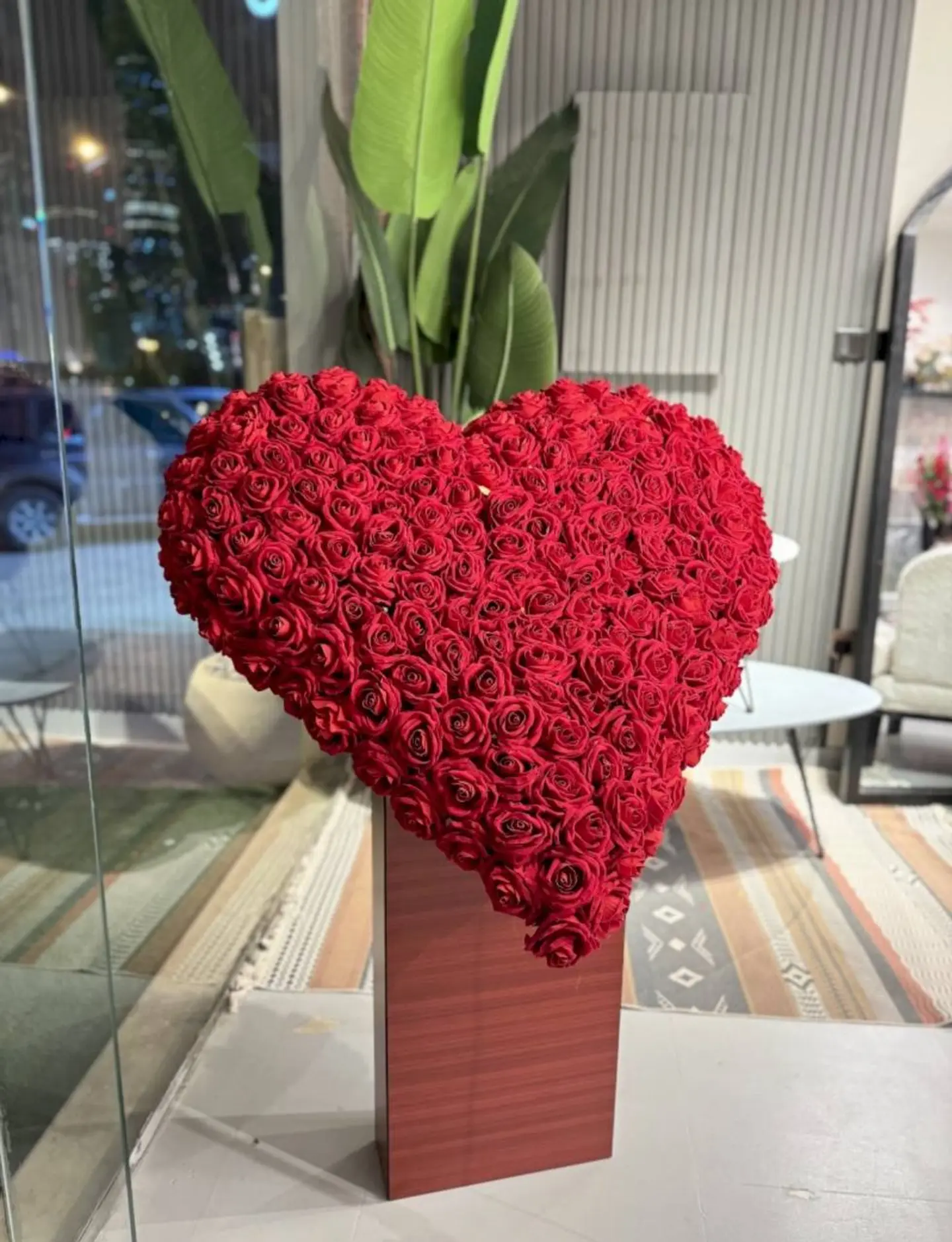 Royal Heart Stand