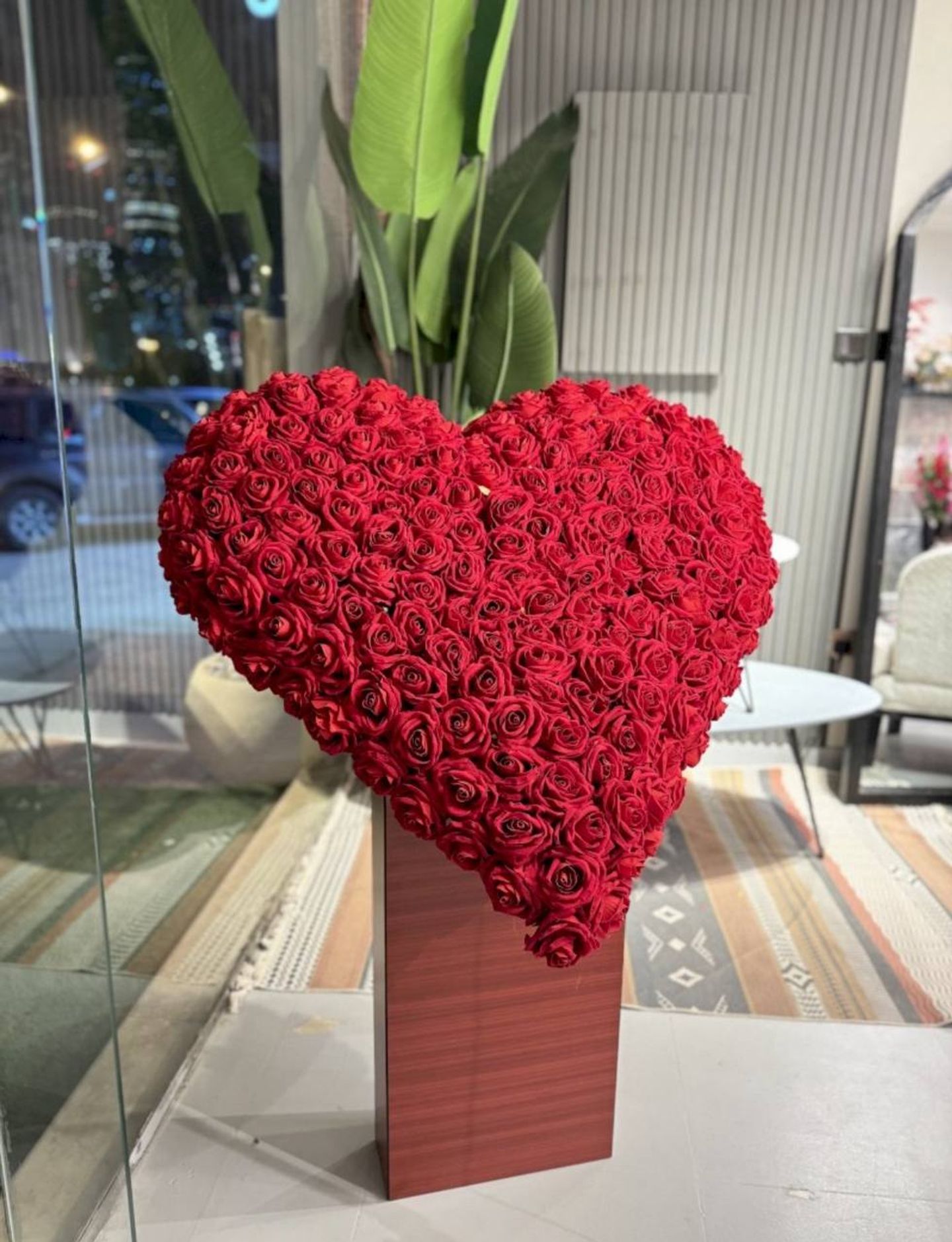 Royal Heart Stand
