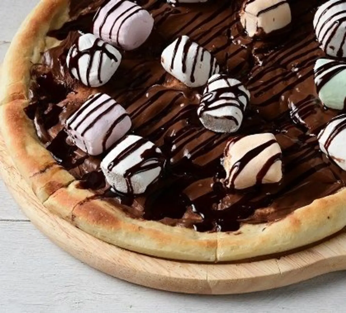 بيتزا النوتيلا مع المارشميلو