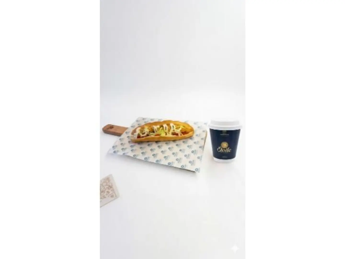 ساندوتش استربس + كوب شاي