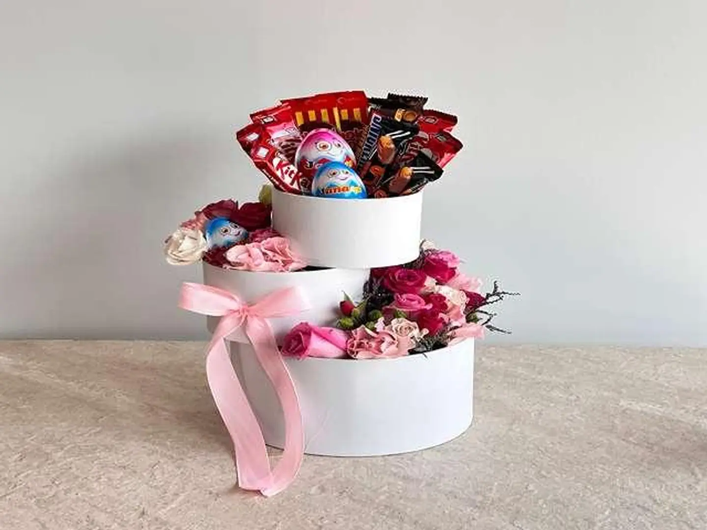 صندوق الحلاوة والزهور هدية الحب الأنيقة