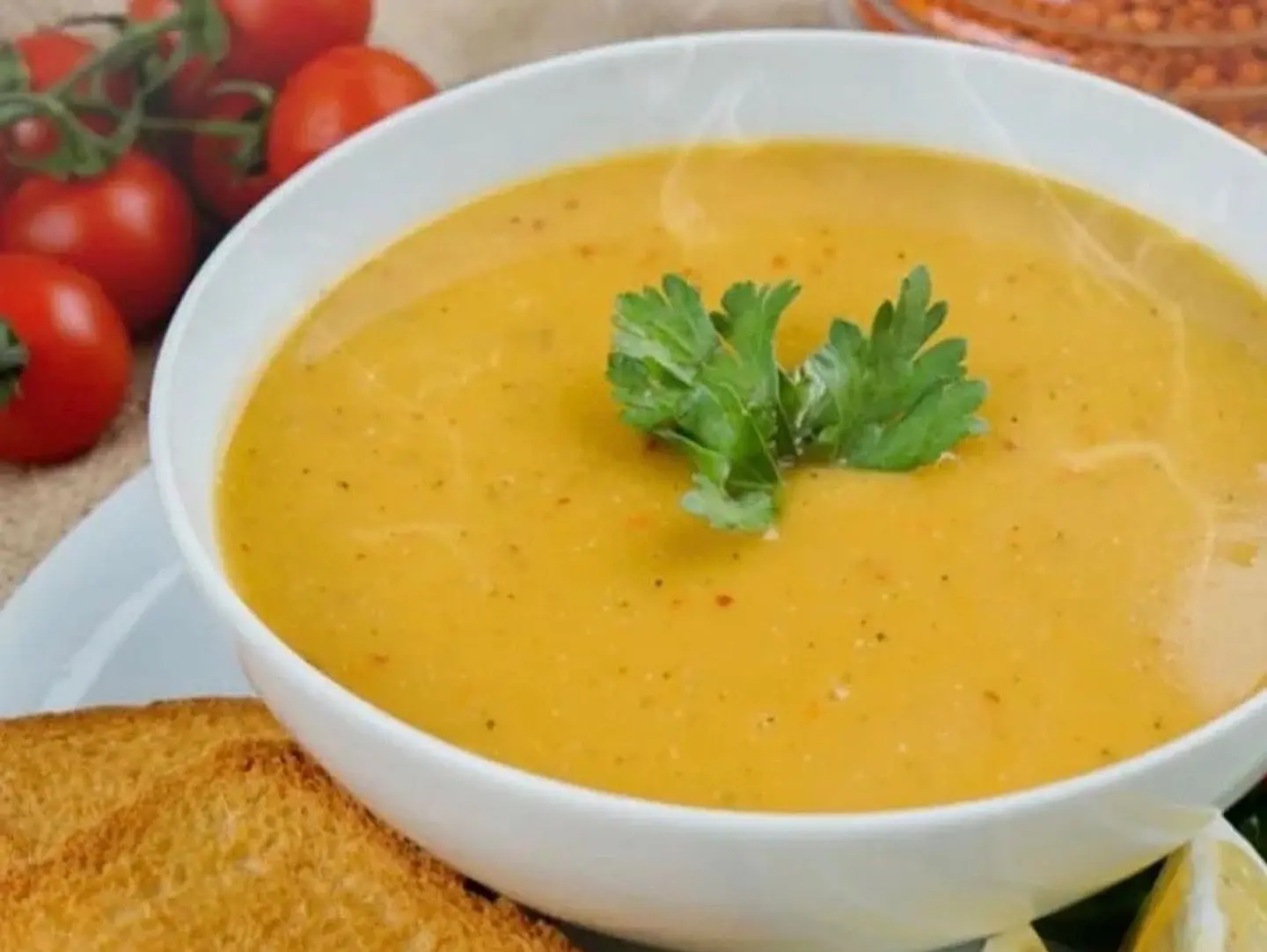 شوربة العدس الدافئة