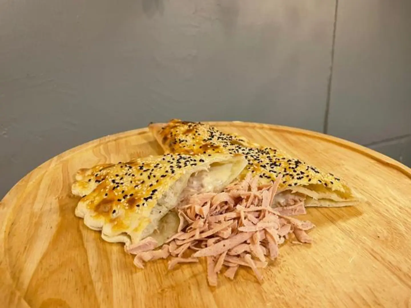 فطيرة مرتديلا جبن
