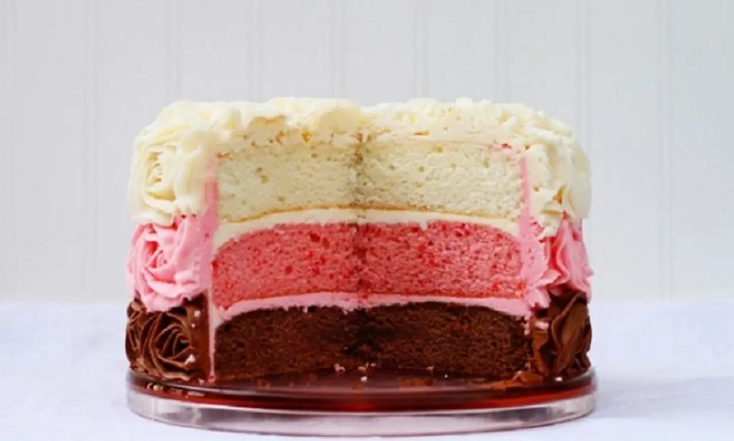 قطعة من كيك مزيج من الفرح