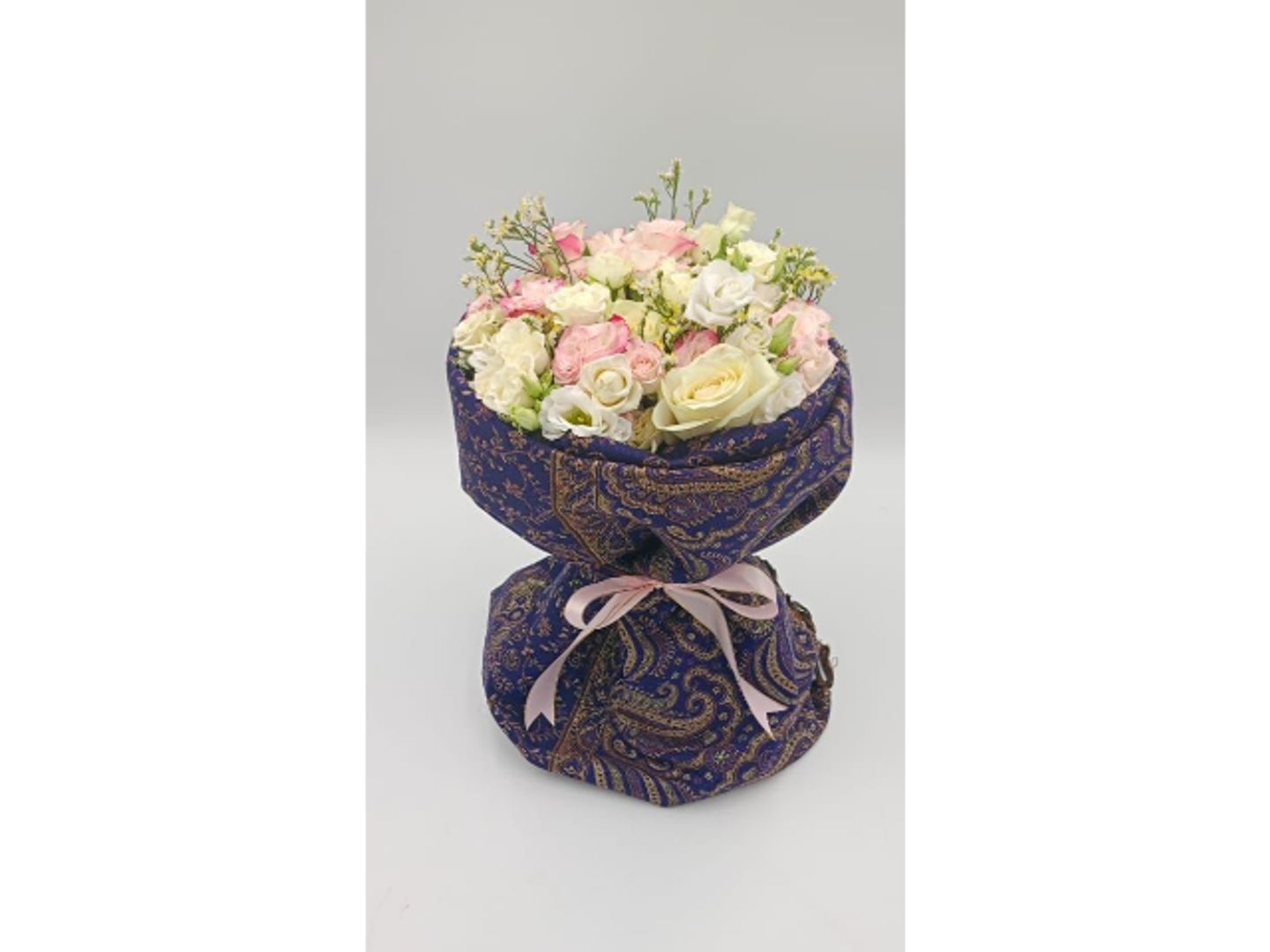 Kashmiri Shawl Bouquet3