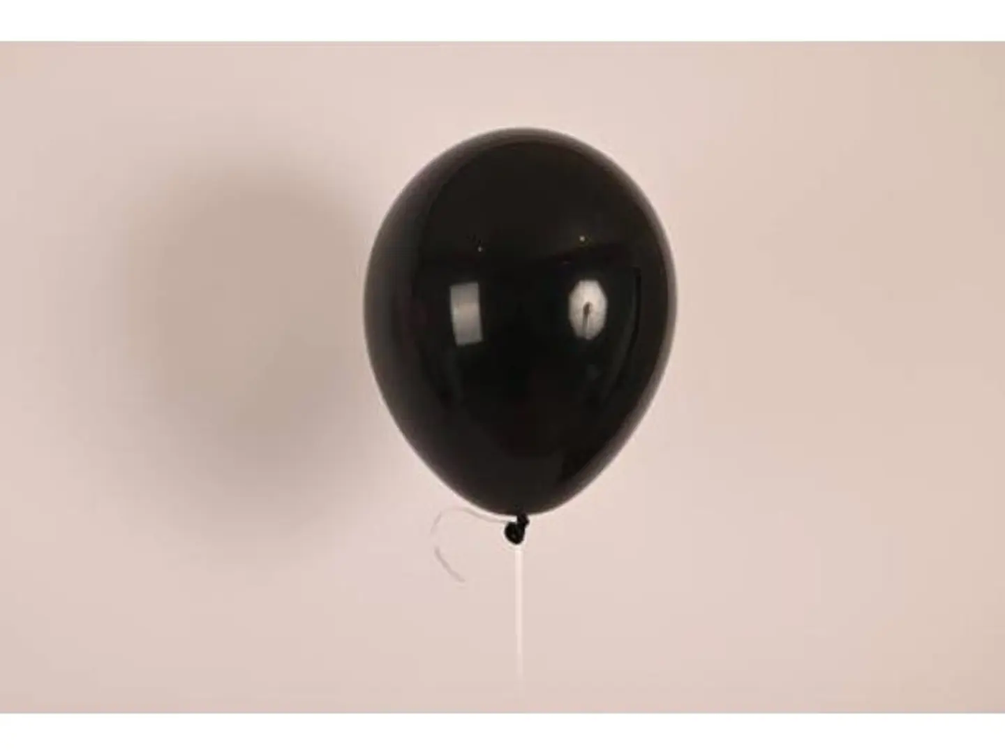 بالون اسود