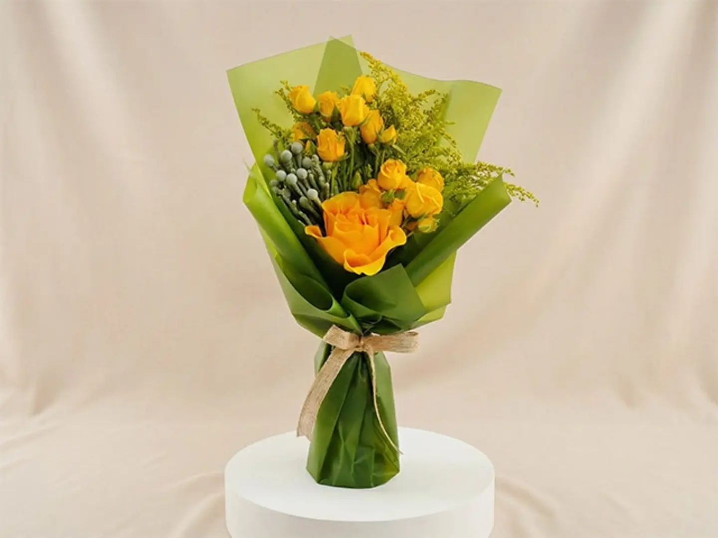 باقة الورد الأصفر إليجانس روز أند سبراي