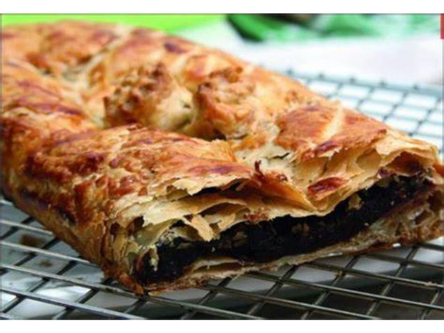 فطيرة تمـر وقشطه وسط