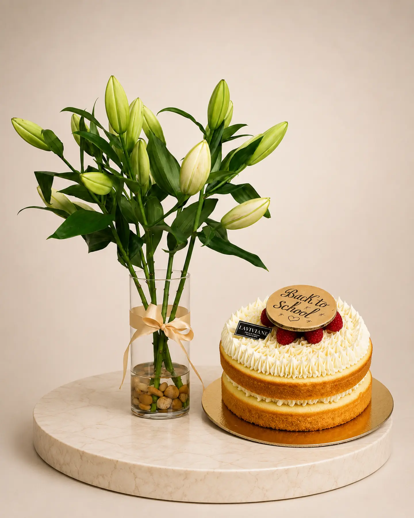 Elegant White Casablanca Vase & Lemon