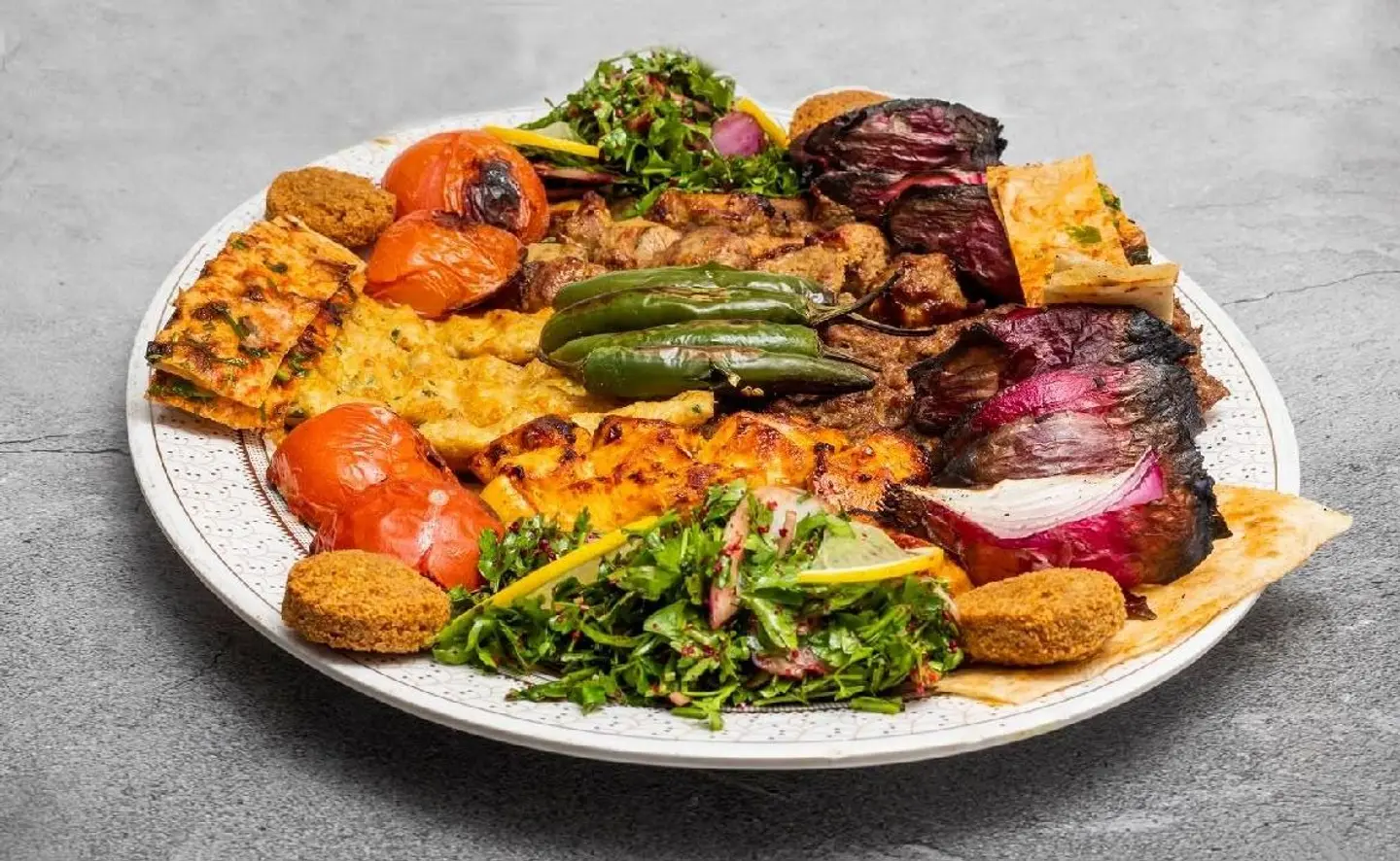 One Kg Al Fan Al Bawadi Mixed Asian Grill With Bread And Salads