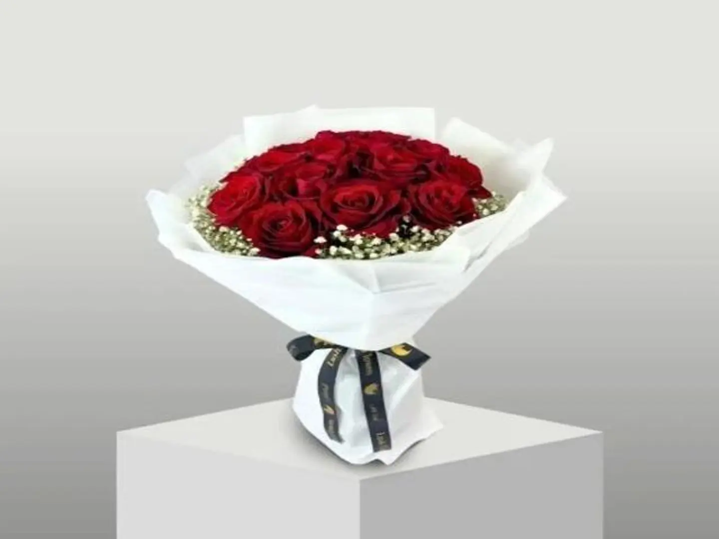 باقة صباح الحب والغرام ان غبت لم الق انسانا يؤنسني وان حضرت فكل الناس قد حضرا