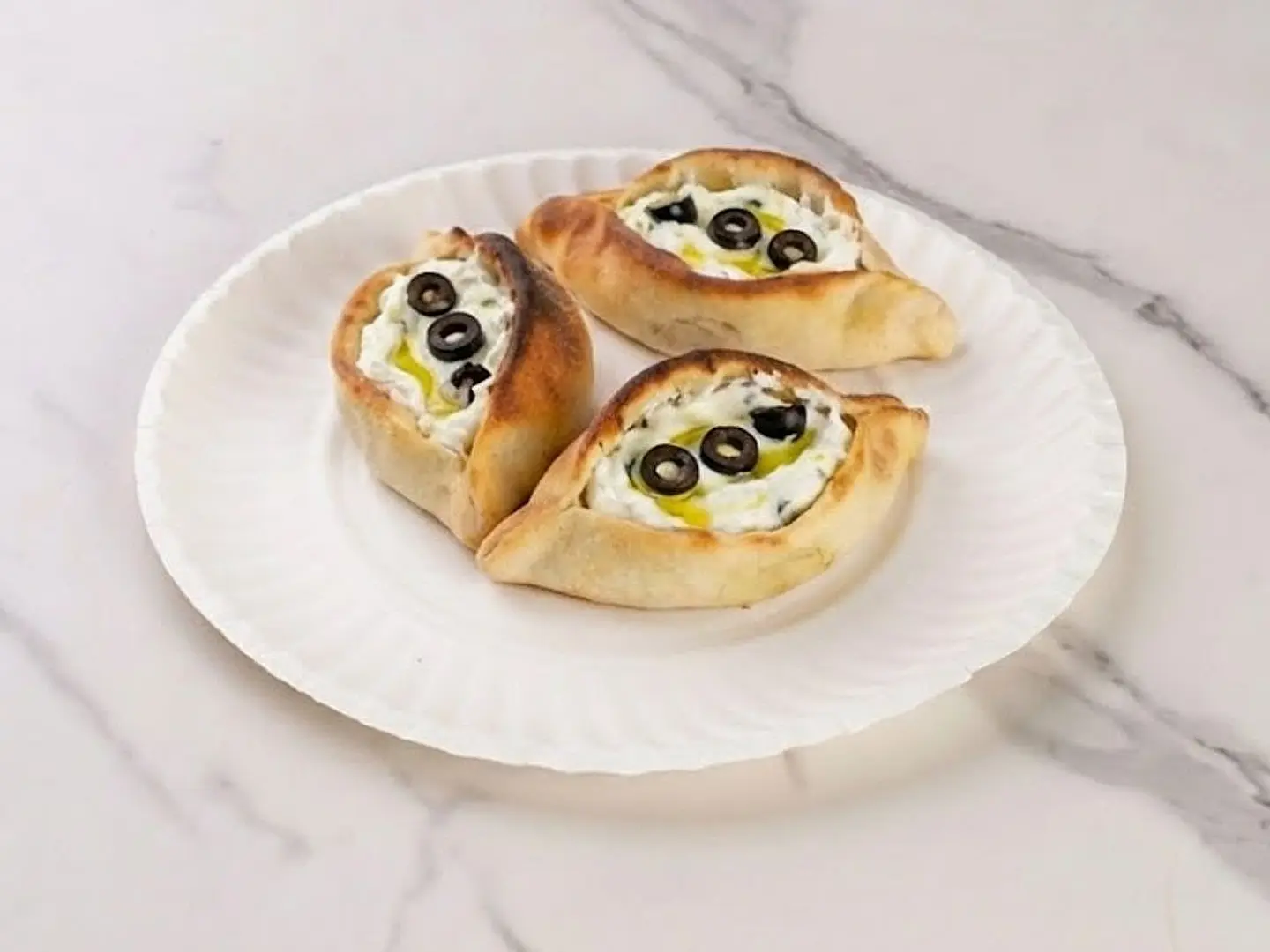 لبنه بالزيتون