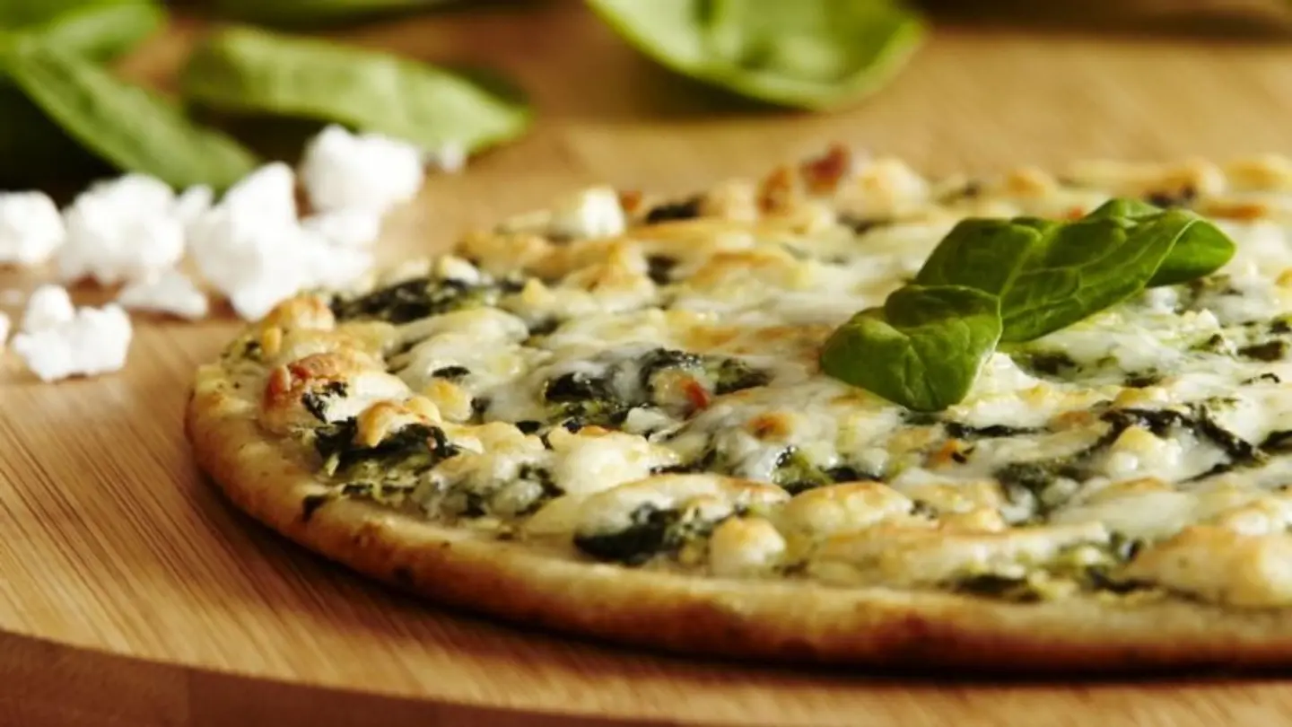 بيتزا سبانخ وسط