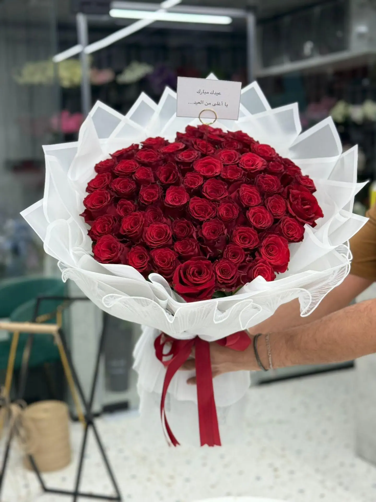 بوكية جوري احمر مع تغليف ابيض