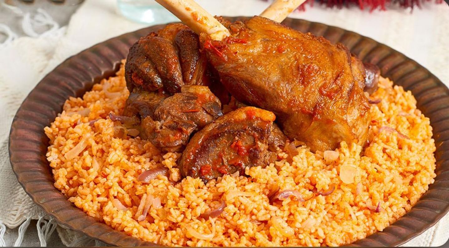 مثلوثة بالنكهه الامارتية